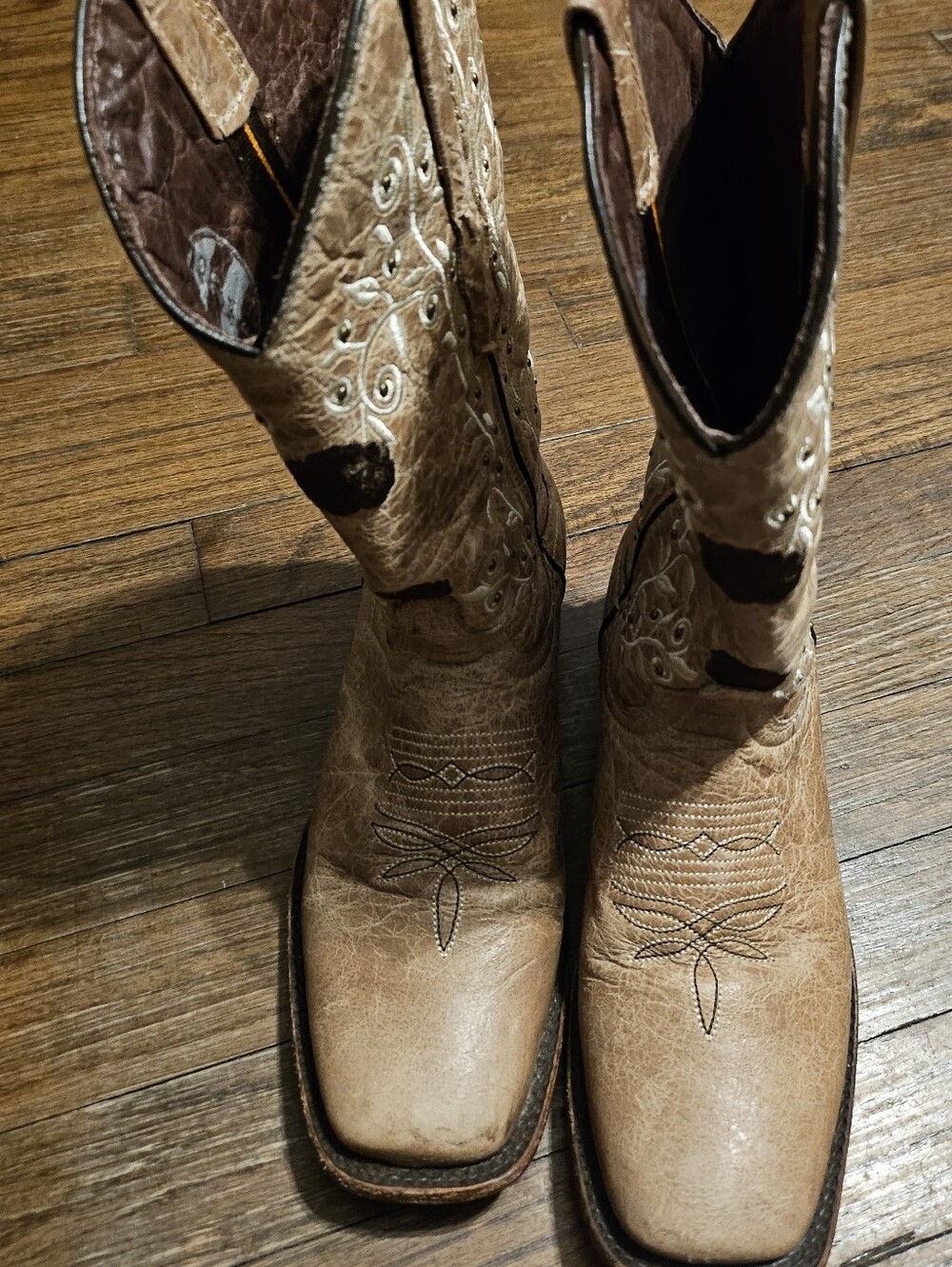 Women’s Brown Embroidered Western Boots